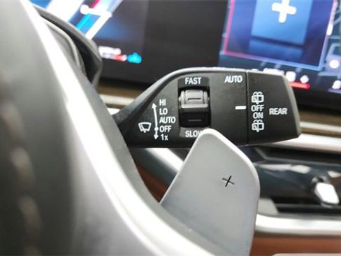 Used 2025 BMW X7 M60i image 74