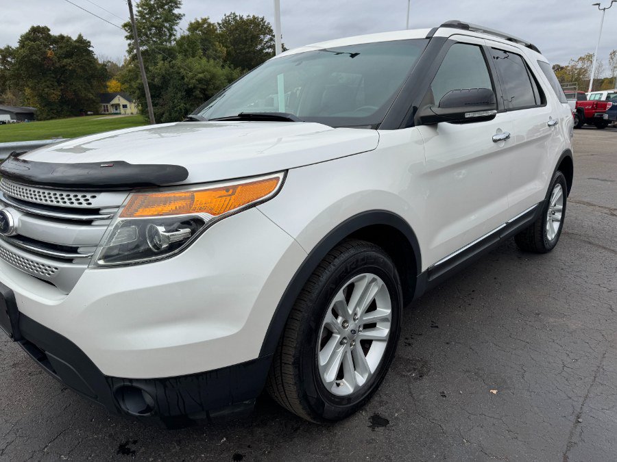 Used 2014 Ford Explorer XLT w/ Equipment Group 202A AWD/4WD image 9