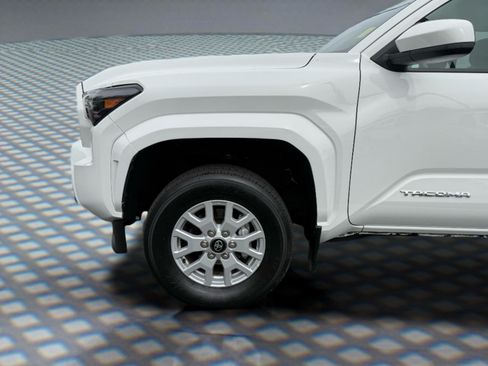 Used 2024 Toyota Tacoma SR5 AWD/4WD image 15