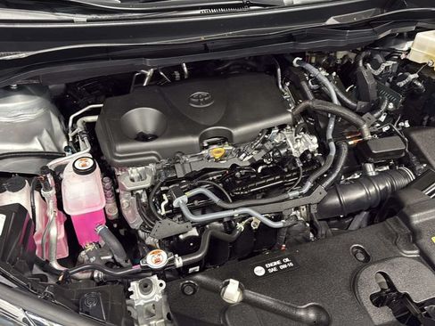 Used 2024 Toyota Sienna LE FWD image 39