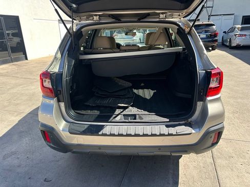 Used 2018 Subaru Outback 2.5i Limited AWD/4WD image 6