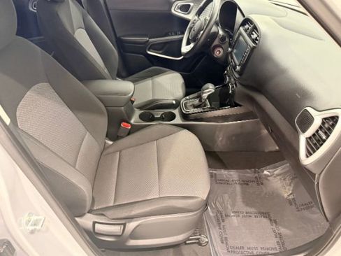 Used 2020 Kia Soul LX image 28
