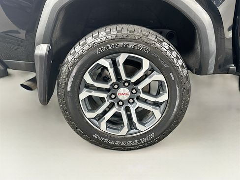 Used 2024 GMC Canyon AT4 w/ AT4 Premium Package AWD/4WD image 11
