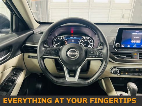 Used 2025 Nissan Altima 2.5 SV image 5