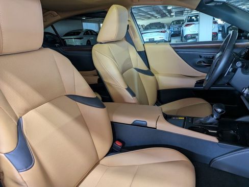 Used 2025 Lexus ES 300h w/ Premium Package FWD image 21