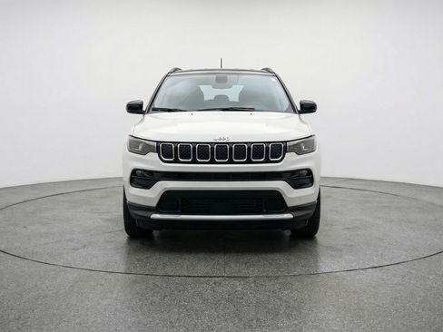 Used 2025 Jeep Compass Limited AWD/4WD image 2