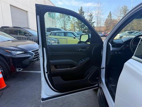 Used 2019 Chevrolet Suburban LT image 31