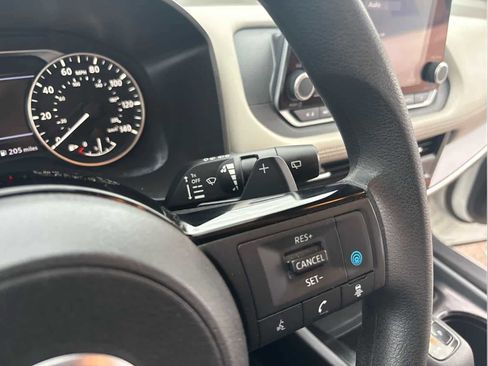 Used 2023 Nissan Rogue SV image 45