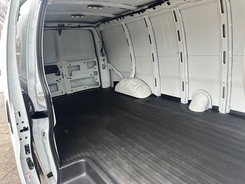 Used 2025 Chevrolet Express 3500 Extended w/ Driver Convenience Package RWD image 14