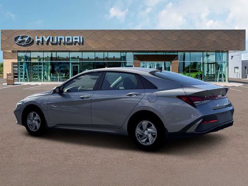 New 2026 Hyundai Elantra SE image 4