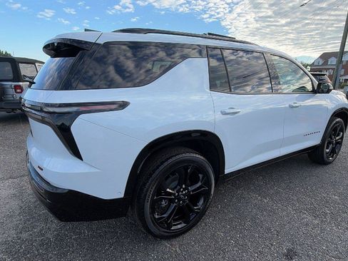 New 2027 Chevrolet Traverse RS w/ LPO, Floor Liner Package FWD image 9