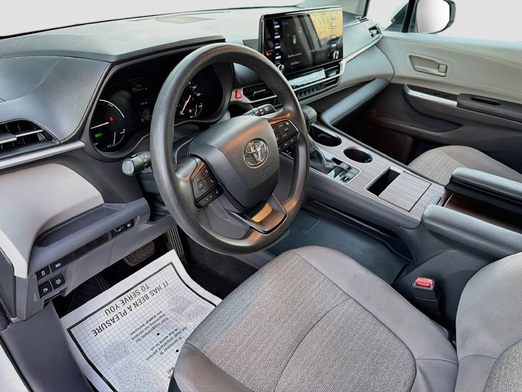 Used 2022 Toyota Sienna LE w/ LE Plus Package AWD/4WD image 25
