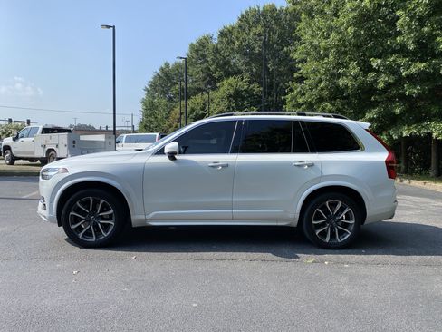 Used 2018 Volvo XC90 T6 Momentum w/ Convenience Package AWD/4WD image 6