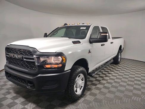 Used 2024 RAM 2500 Tradesman w/ Snow Chief Group AWD/4WD image 3