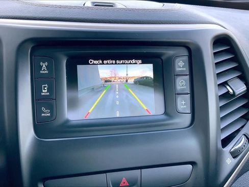 Used 2016 Jeep Cherokee Latitude w/ Cold Weather Group image 28