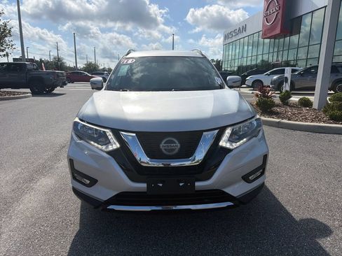 Used 2018 Nissan Rogue SV w/ Premium Package FWD image 2