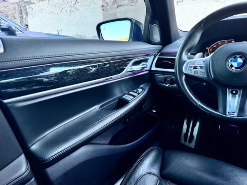 Used 2020 BMW 750i xDrive w/ M Sport Package AWD/4WD image 22