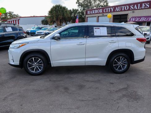 Used 2018 Toyota Highlander XLE image 2
