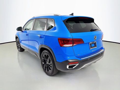 Used 2023 Volkswagen Taos SE w/ Panoramic Sunroof Package AWD/4WD image 5