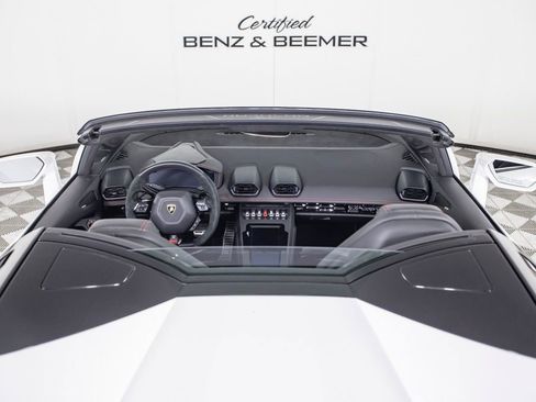 Used 2020 Lamborghini Huracan EVO image 15