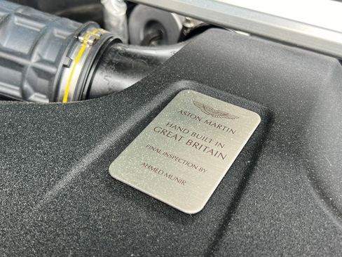 Used 2023 Aston Martin V8 Vantage Roadster RWD image 44