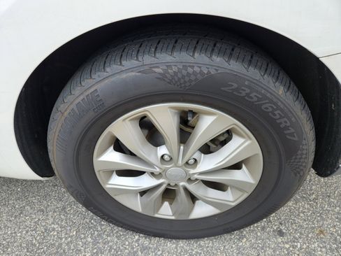 Used 2021 Kia Sedona LX image 4