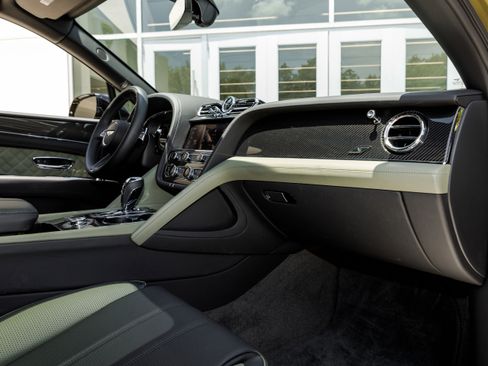 Used 2024 Bentley Bentayga image 50
