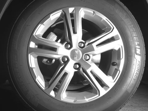 Used 2024 GMC Terrain SLE image 17