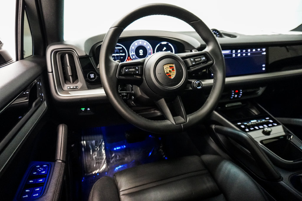 Used 2024 Porsche Cayenne Coupe AWD/4WD image 14