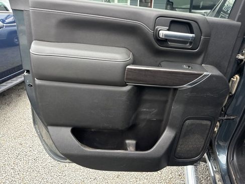 Used 2020 Chevrolet Silverado 2500 LTZ w/ LTZ Convenience Package image 16