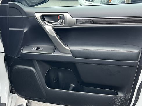 Used 2022 Lexus GX 460 Luxury w/ Sport Design Package image 11