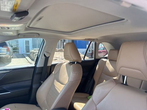 Used 2020 Toyota RAV4 XLE Premium FWD image 11