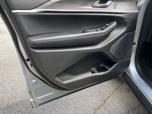 New 2025 Jeep Grand Cherokee Limited w/ Luxury Tech Group II RWD image 10