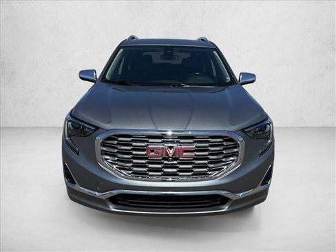 Used 2020 GMC Terrain Denali w/ Denali Premium Package FWD image 2