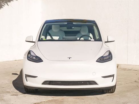 Used 2022 Tesla Model Y Long Range image 2