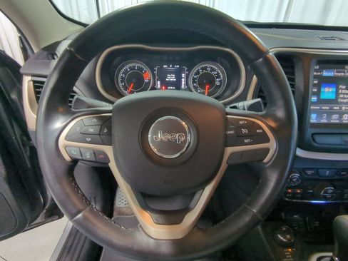 Used 2016 Jeep Cherokee Latitude w/ Comfort/Convenience Group AWD/4WD image 28