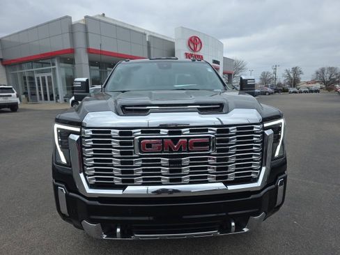 Used 2024 GMC Sierra 3500 Denali w/ Denali Reserve Package image 3