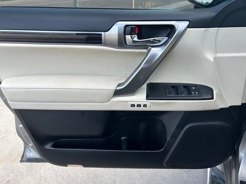 Used 2023 Lexus GX 460 Premium w/ Accessory Package AWD/4WD image 11