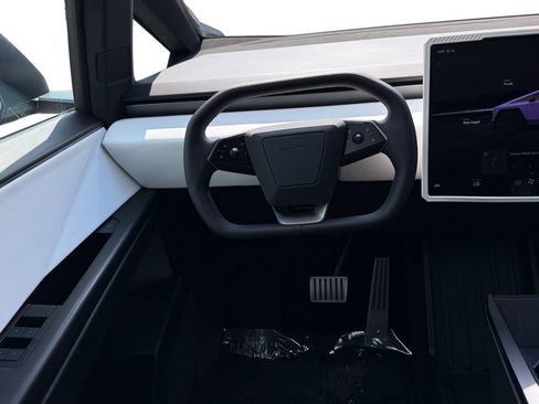Used 2024 Tesla Cybertruck AWD Crew Cab image 12