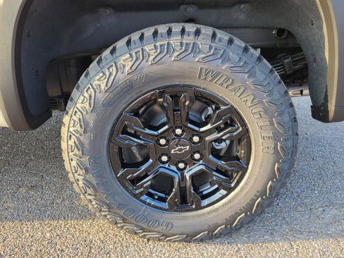 New 2026 Chevrolet Silverado 1500 ZR2 w/ Dark Appearance Package image 19