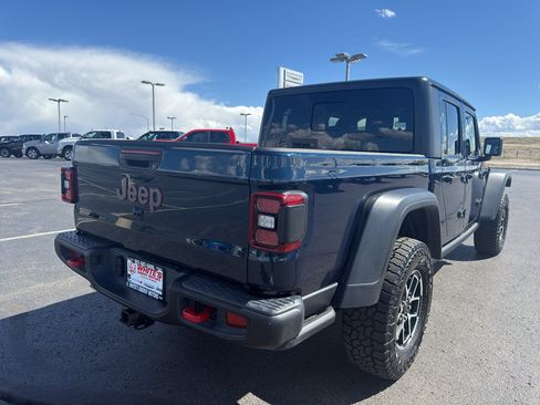 Certified 2025 Jeep Gladiator Rubicon w/ Convenience Group AWD/4WD image 5