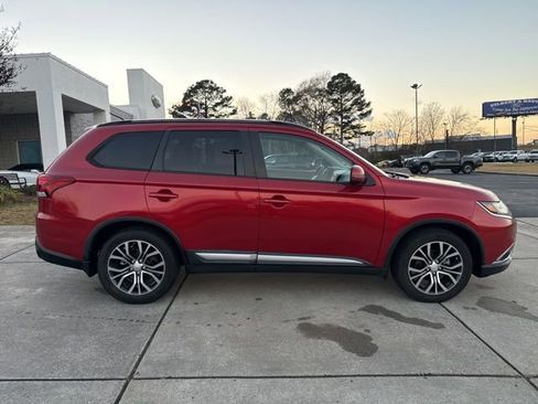 Used 2016 Mitsubishi Outlander SEL image 8
