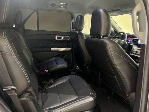 Used 2022 Ford Explorer XLT RWD image 23