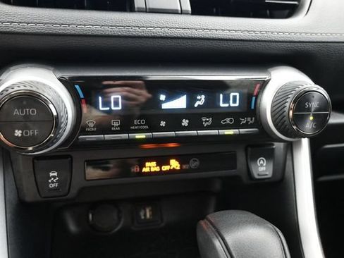 Used 2025 Toyota RAV4 XLE FWD image 19