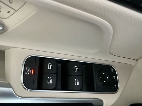 Used 2025 Mercedes-Benz GLB 250 image 17