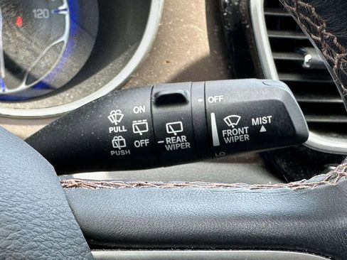 Used 2017 Chrysler Pacifica Touring-L FWD image 30
