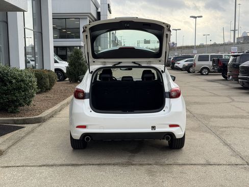 Used 2018 MAZDA MAZDA3 Grand Touring w/ Premium Equipment Package image 11