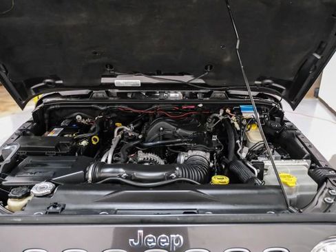 Used 2017 Jeep Wrangler Unlimited Sahara w/ Connectivity Group image 41