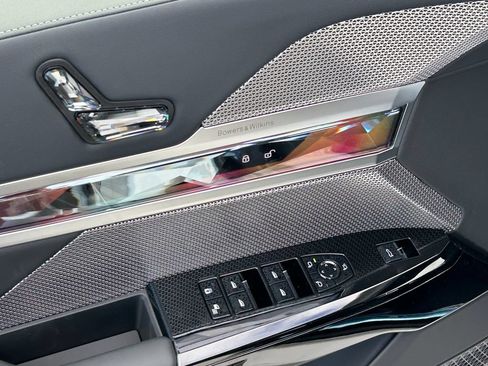 New 2026 BMW i7 M70 w/ Executive Package AWD/4WD image 12
