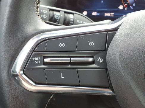 Used 2024 Chevrolet Traverse LT AWD/4WD image 16